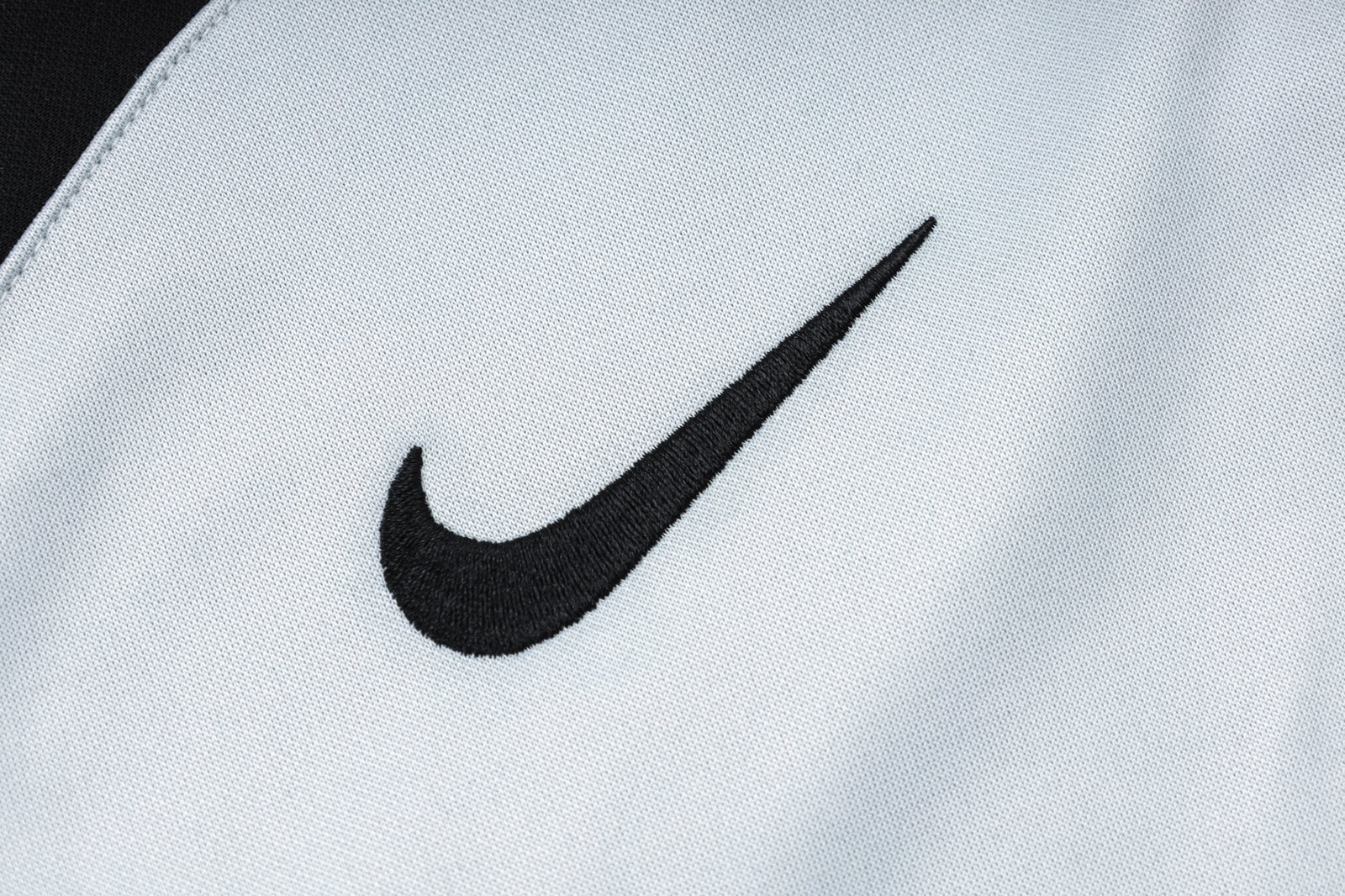 Kit agasalho cinza com preto do Barcelona 2023/24 - Imagem 6