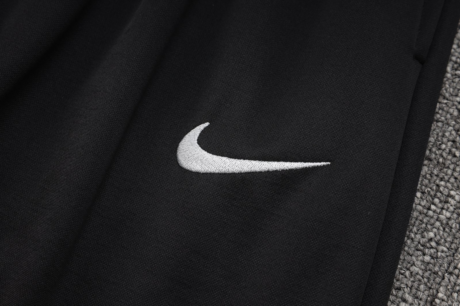 Kit agasalho cinza com preto do Barcelona 2023/24 - Imagem 11